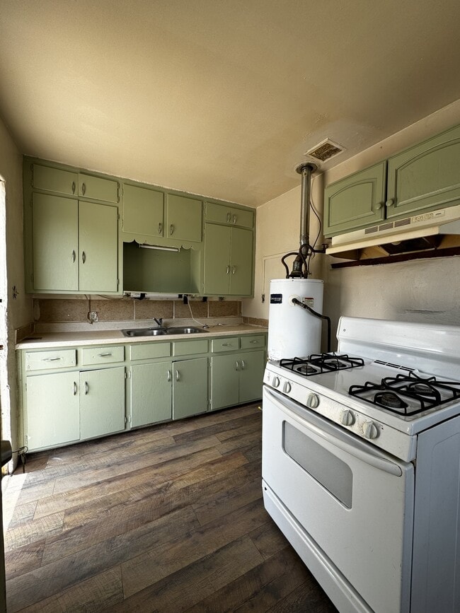 Photo - 504 Headingly Ave NW