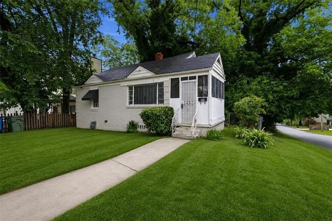 Photo - 154 Lawton St SW