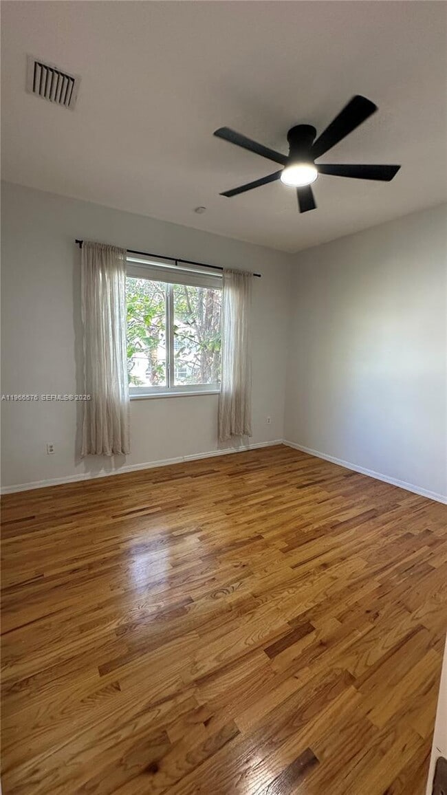 Photo - 3063 Center St