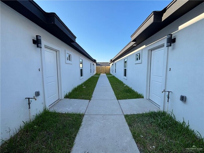 Photo - 15 Selena St Unit 3