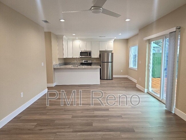 Photo - 452 Tracy Ln