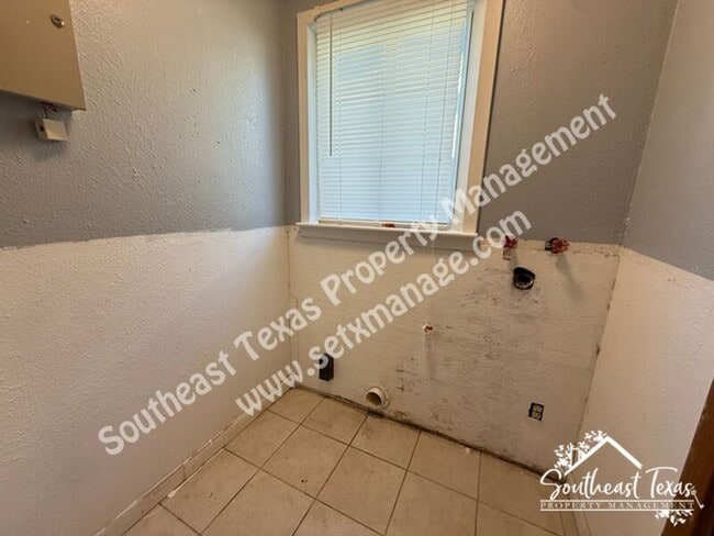 Photo - 4455 S 5th St