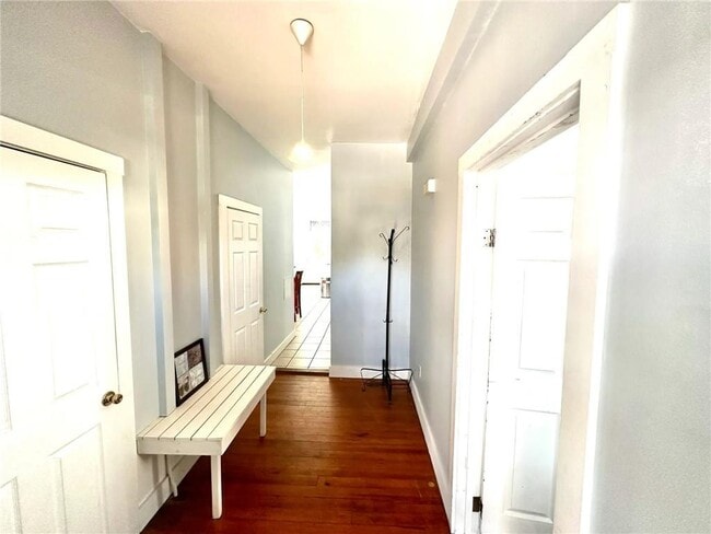 Photo - 693 Thames St Unit 1