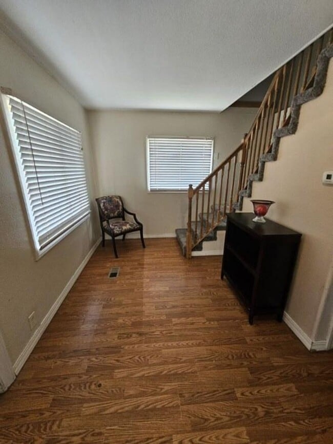 Building Photo - 1923 8th Ave N Unit Upper