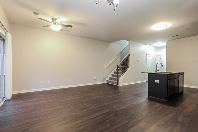 Photo - 1603 Iris Walk