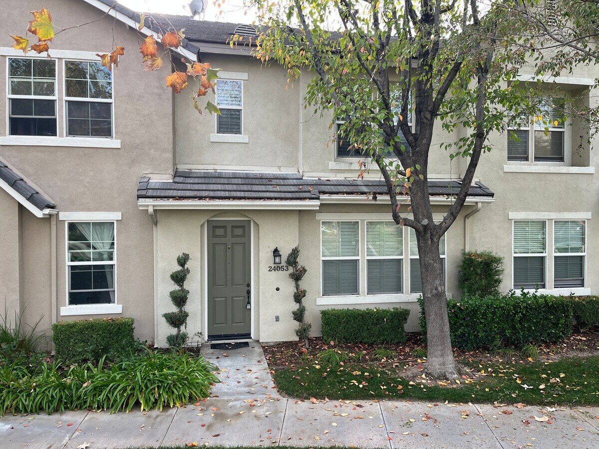 3-Bedroom Home with Fresh Paint in Creekside of Valencia! - 3-Bedroom Home with Fresh Paint in Creekside of Valencia!