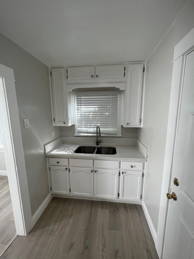 Photo - 1681 1/2 West 37th Street