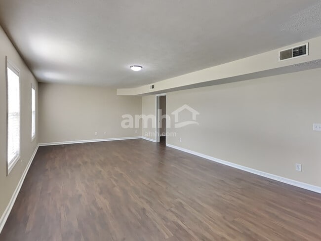 Photo - 733 Clear Cir