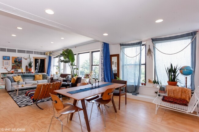 Photo - 4837 W Irving Park Rd