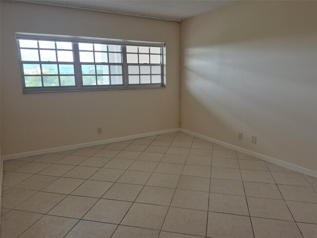Photo - 3100 N Palm Aire Dr Unit 508
