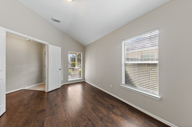 Photo - 1014 Cavern Brook Ln