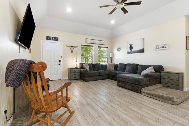 Photo - 16529 Kingsbury Dr