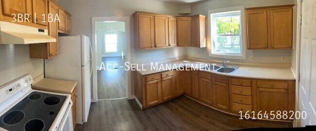 Photo - 956 Adams St SE