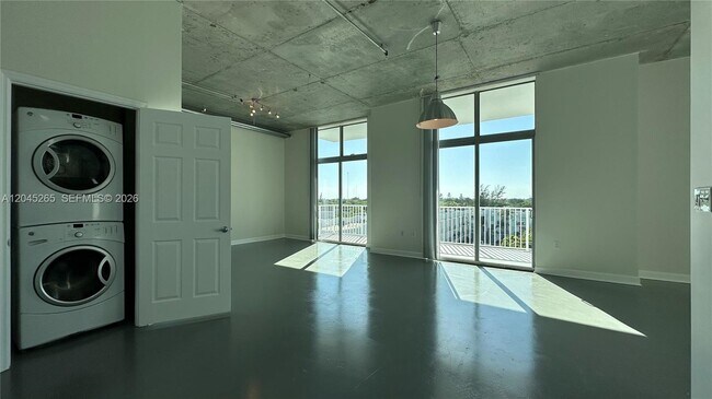 Photo - 2100 Van Buren St Unit 522