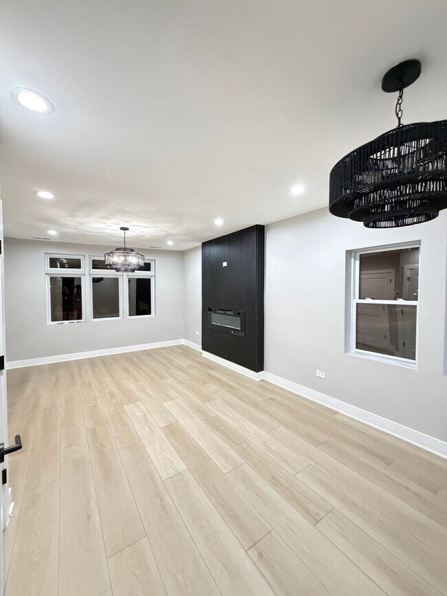 Photo - 6350 S St Lawrence Ave Unit 2