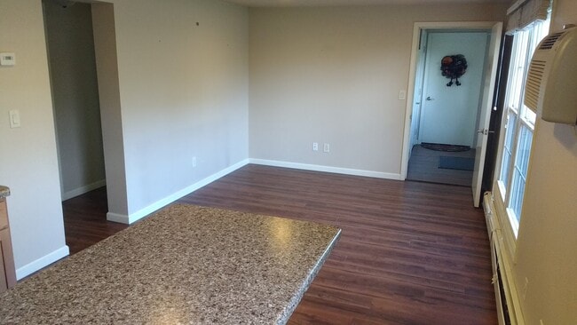 Photo - 1027 Riverside Dr Apartment Unit B