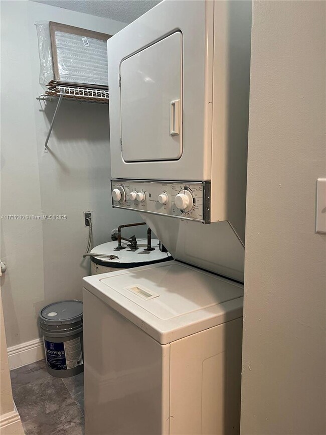 Photo - 8437 Forest Hills Dr Unidad 202-G