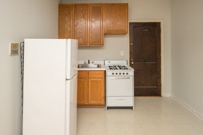 Photo - 1034 W George St Unit J09W
