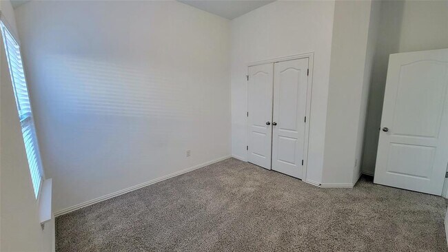 Photo - 1033 Leadtree Loop