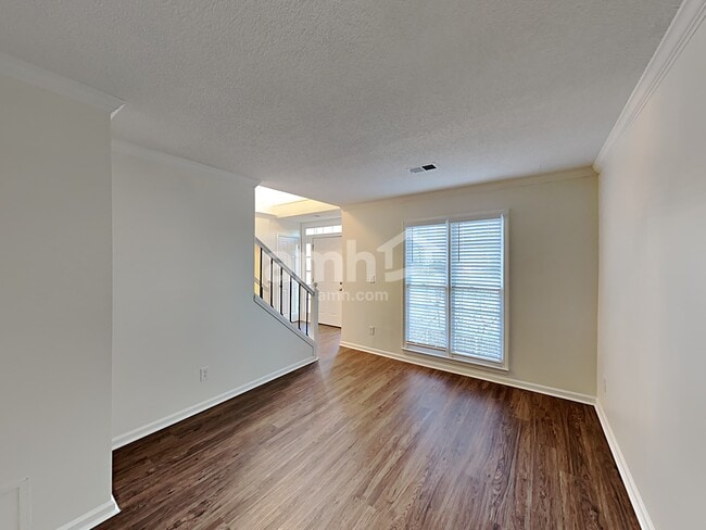 Photo - 5050 Rodrick Trail