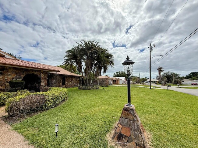 Photo - 465 SE Naranja Ave