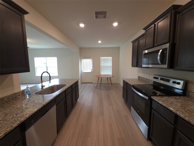 Photo - 305 Lone Mountain Dr