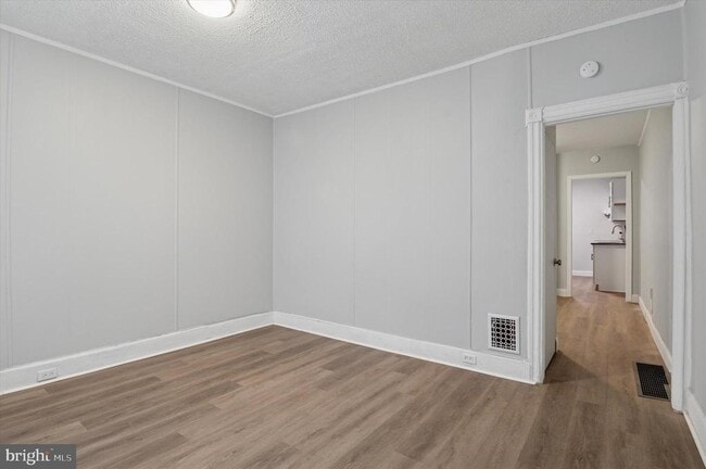 Photo - 305 E 22nd St