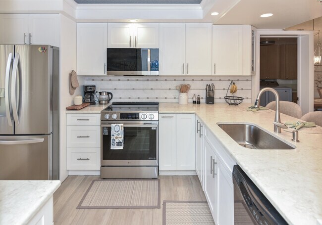 Building Photo - 901 Seafarer Cir Unit 302