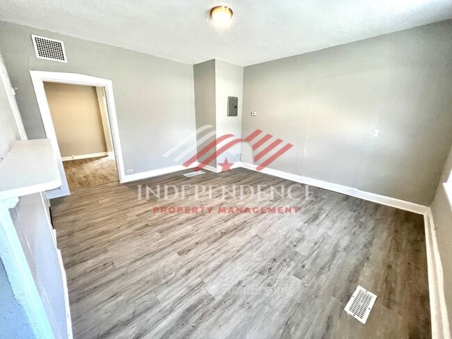 Photo - 2212 Calumet St