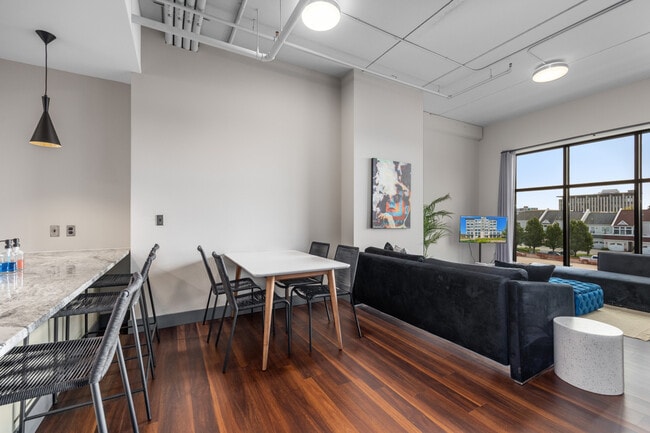 Photo - Leonard Luxury Apartments