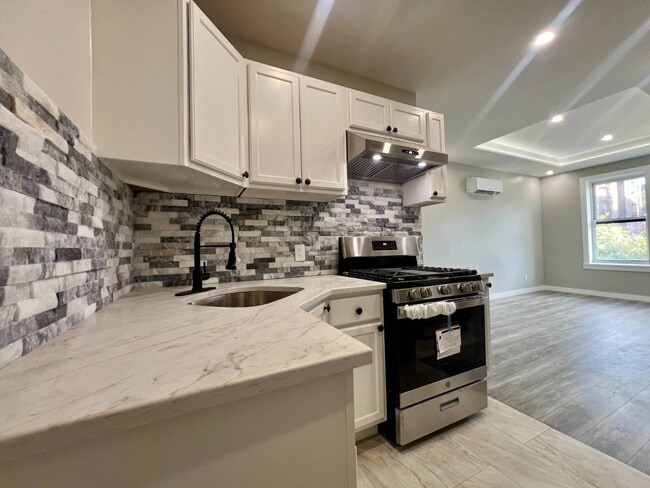 Photo - 81-05 Northern Blvd