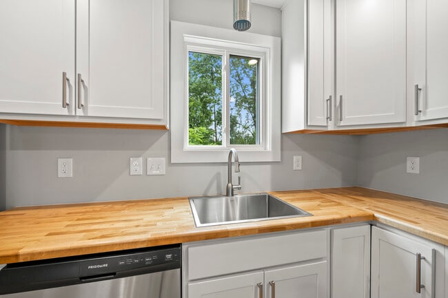 Photo - West AVL Cottage 107