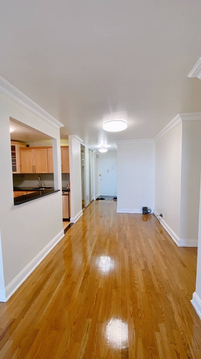 Photo - One Bay Club Dr Unit 21L