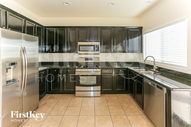 Photo - 718 S 124th Ave