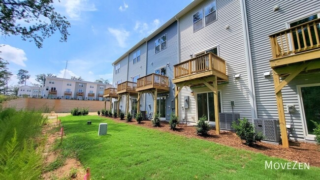904 Formby Wy