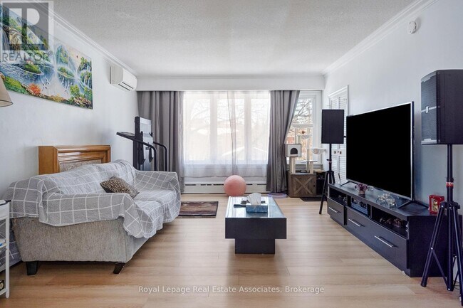 Photo - 69 Oldham Rd Unit 3-Br Upper