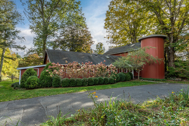 Photo - 117 Looking Glass Hill Rd House