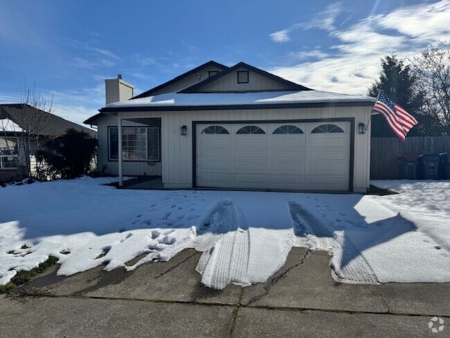 Building Photo - COZY 3 BEDROOM SINGLE LEVEL HOME