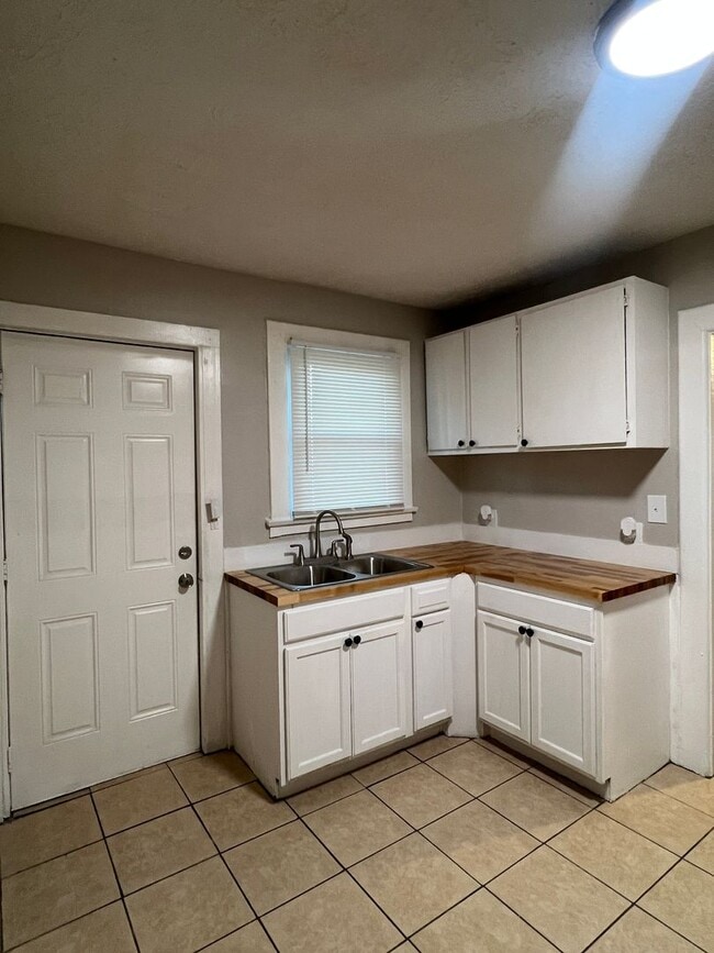 Photo - 2914 Winthrop Ave Unit 2916 Winthrop Ave