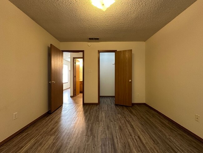 Photo - 1060 Farley Cir