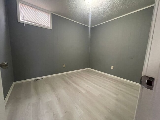 Photo - 225 SE 121st Rd