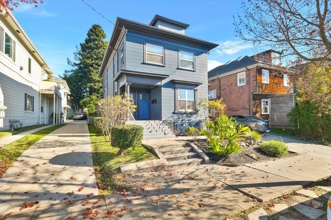 Building Photo - 2923-2925 Martin Luther King Jr. Way Unit 2925 MLK