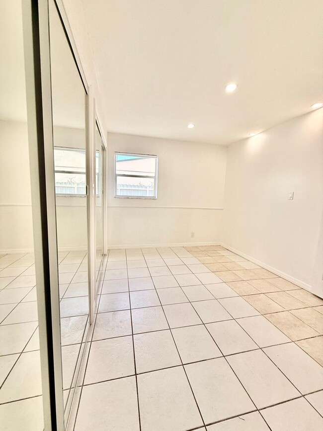 Photo - 2614 Sheridan St