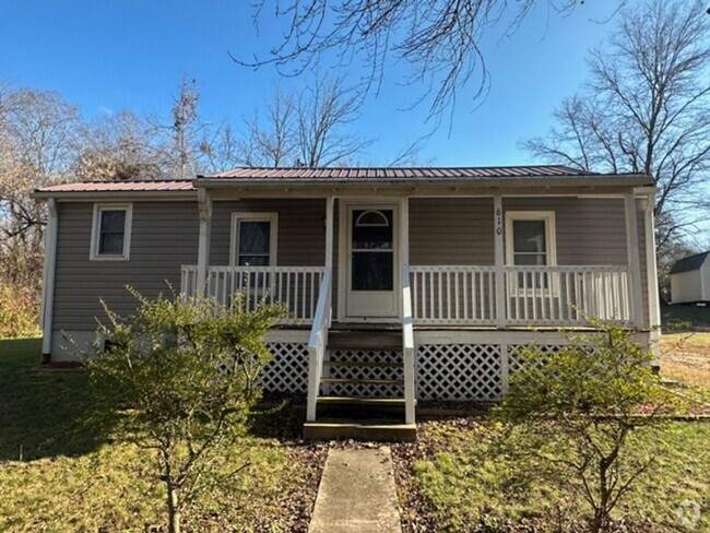 Building Photo - Charming Bungalow in Walnut Cove Rental