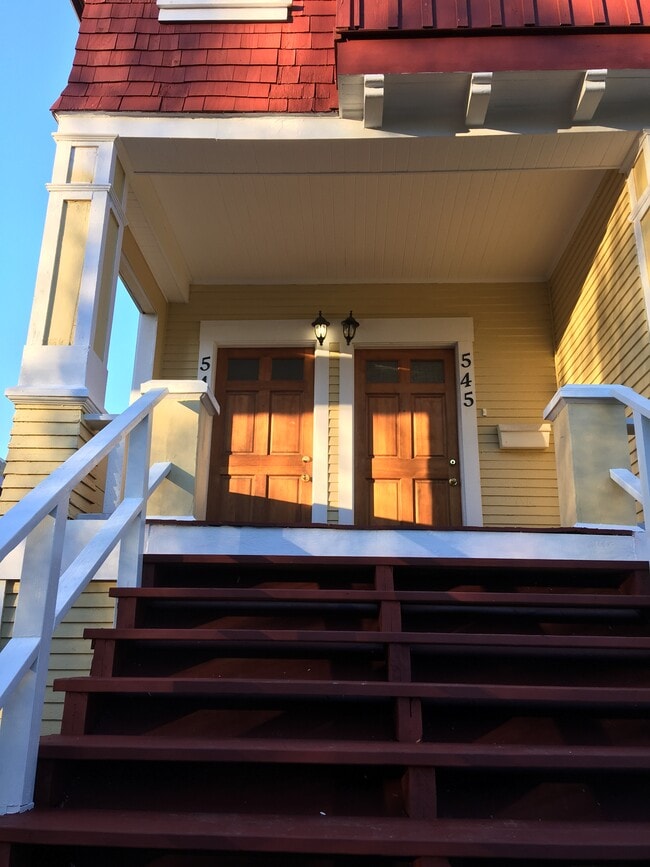 Photo - 545 49th Av E Unit Main Floor