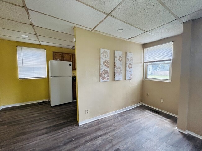 Photo - 242 W 28th St