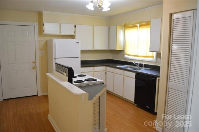 Photo - 736 Mocksville Hwy