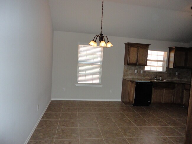 Photo - 3 bedroom, 2 bathroom, 2 car garage Mustan...
