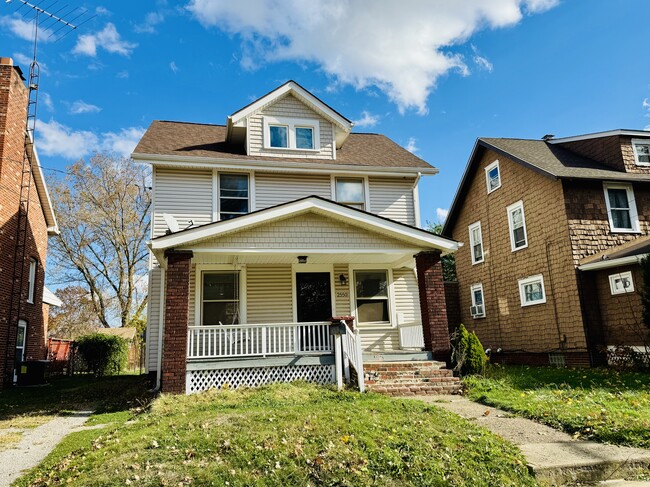 Photo - 2550 Fletcher Ave NE House