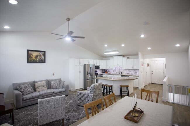 Photo - 1599 S Main St